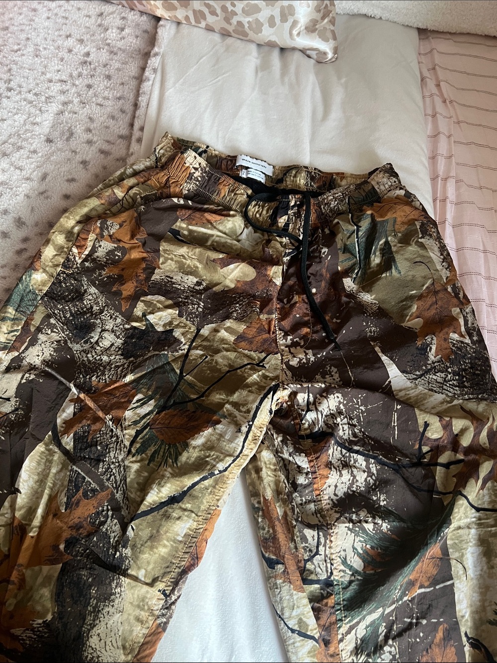 URBAN OUTFITTERS Camo Print Drawstring Pants in Brown & Green